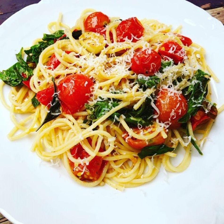 Spaghetti with Cherry Tomatoes &amp; Basil - Helena Food Share